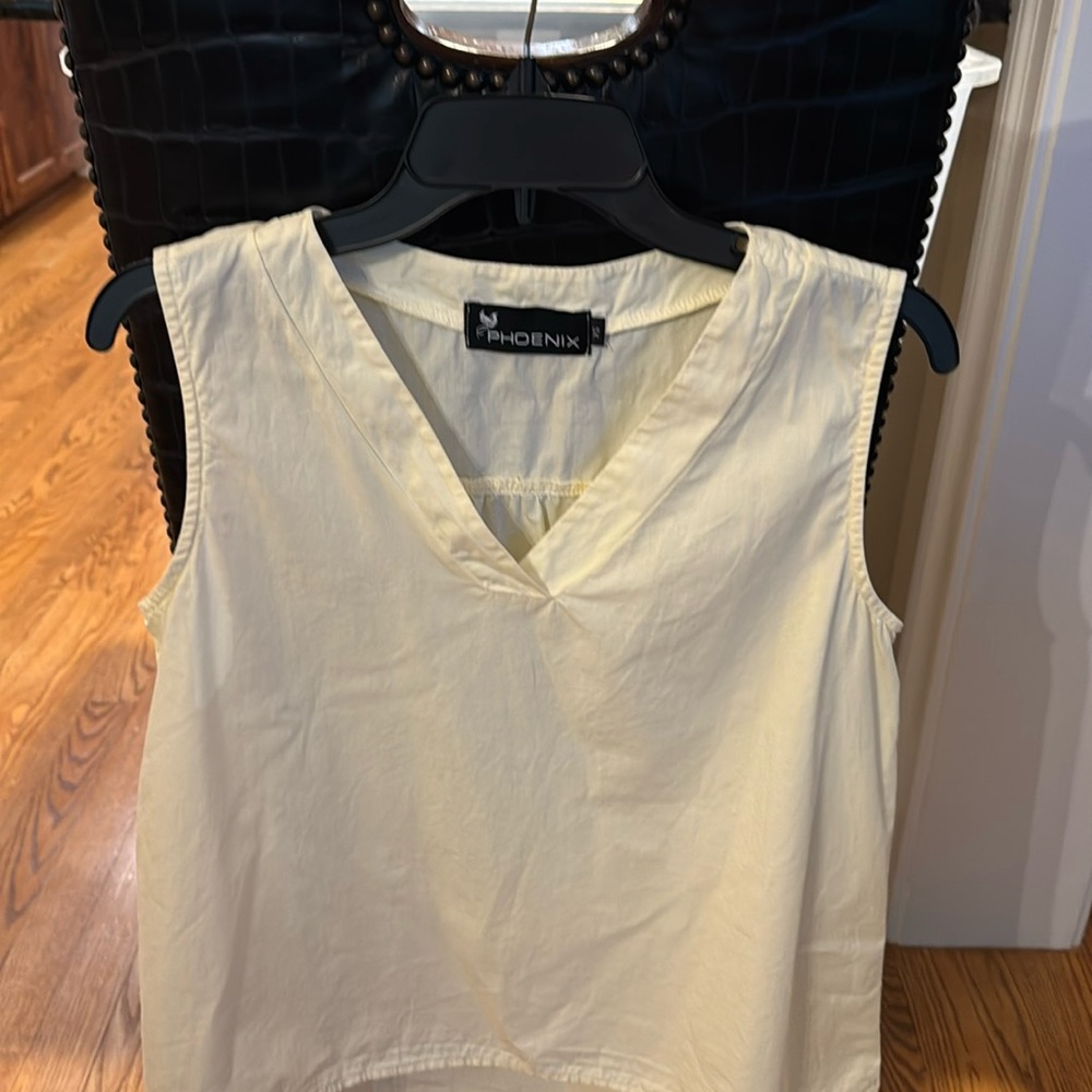 Like new - Phoenix brand sleeveless blouse. XS. Pale yellow.